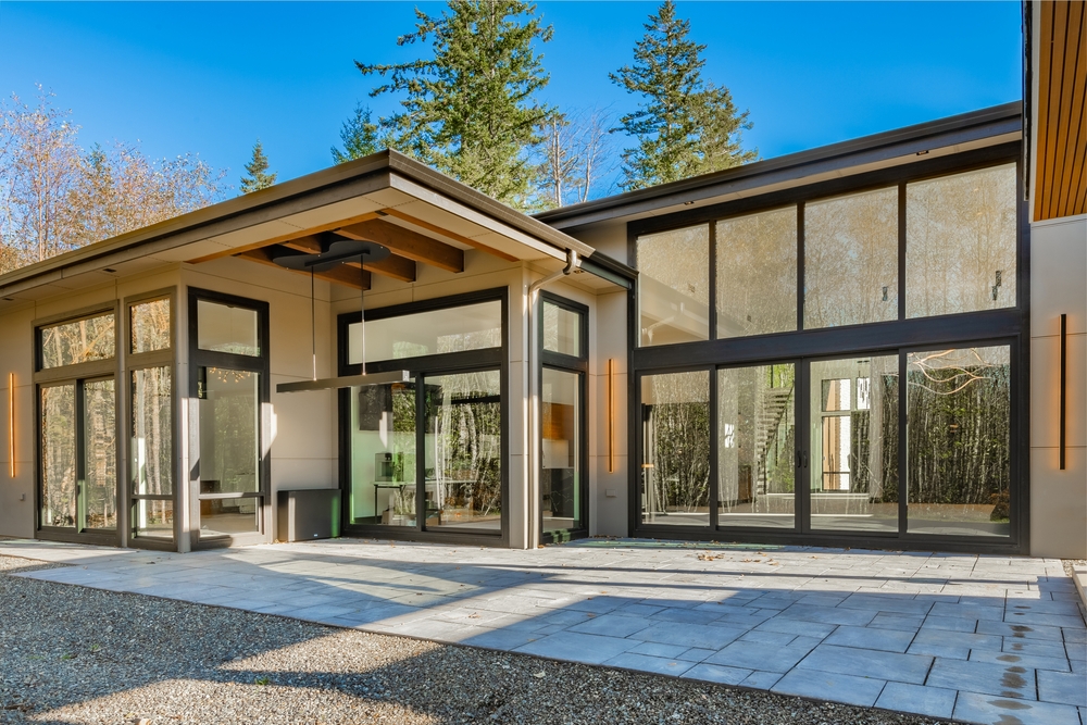 Contemporary,Modern,Home,Exterior,With,Black,Framed,Floor,To,Ceiling